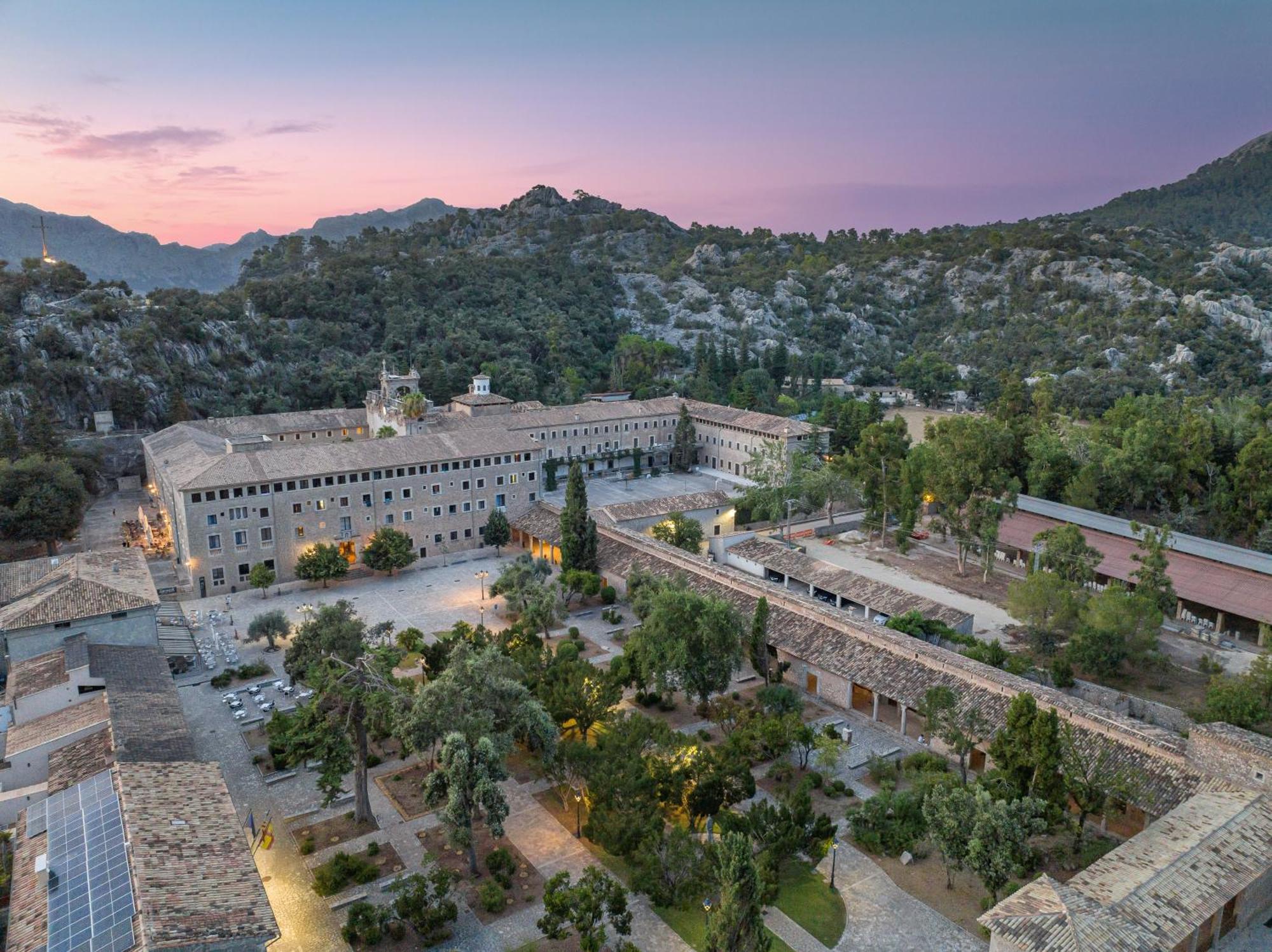 Santuari De Lluc Hotel Екстериор снимка