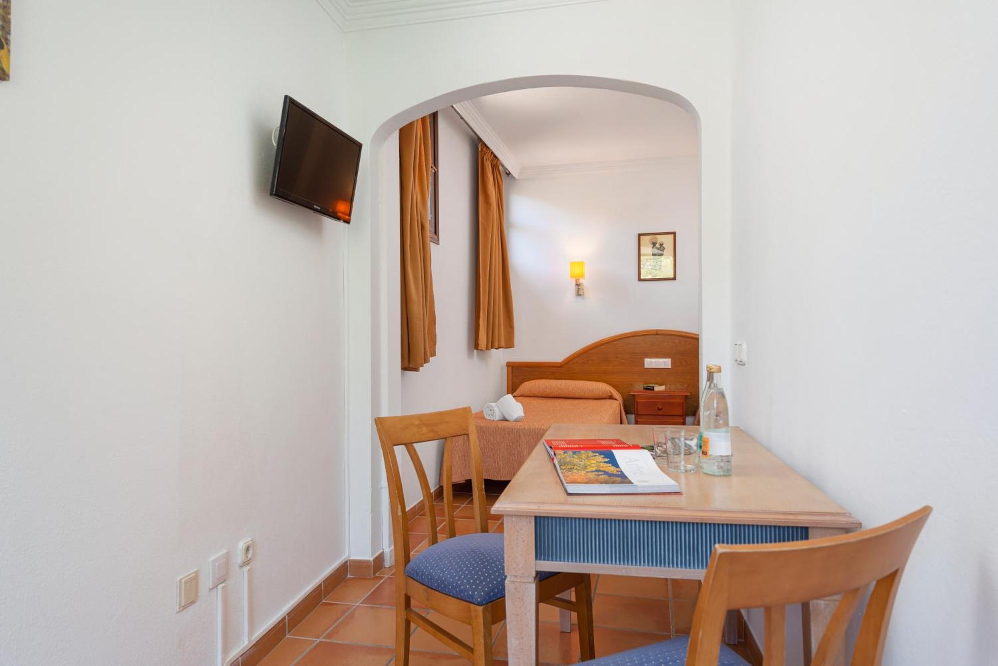 Santuari De Lluc Hotel Стая снимка